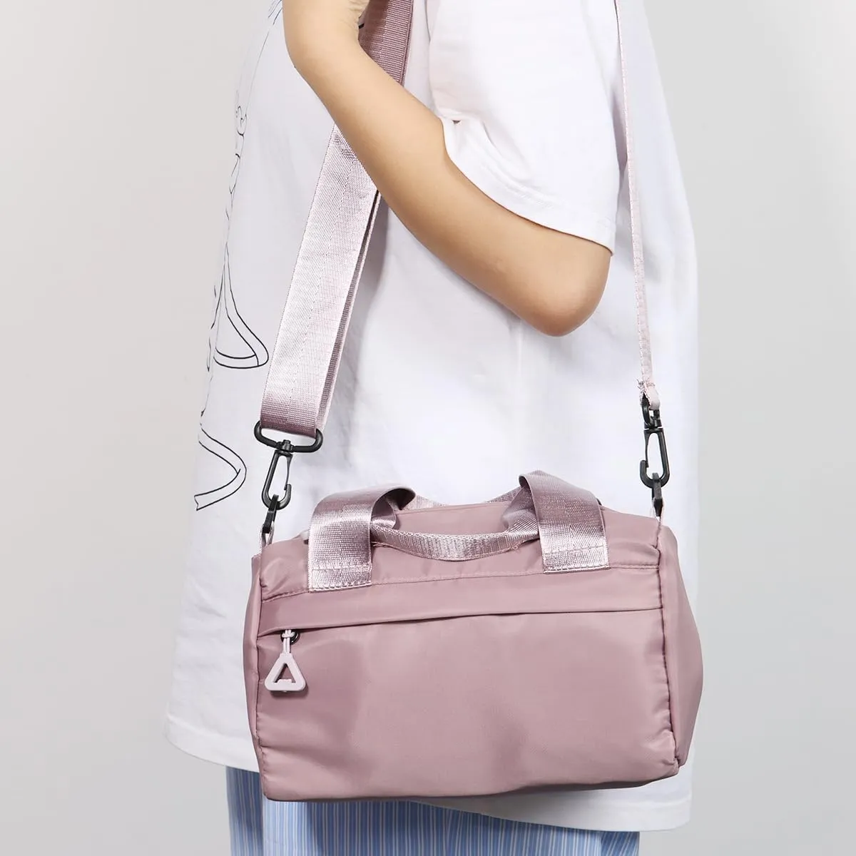 Mini Gym Bag Waterproof Nylon Tote Bag Multipurpose Fitness Shoulder Bag Stylish Travel Bag with Adjustable Strap (Pink)